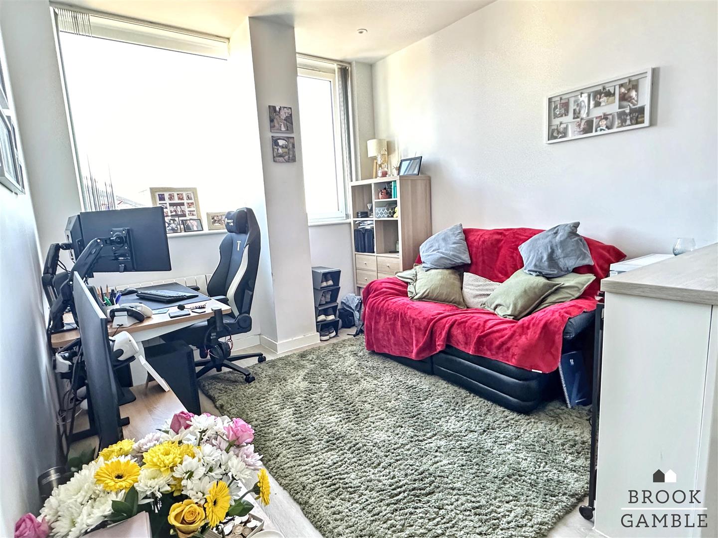 1 Bedroom Flat. Upperton Road in Eastbourne, East Sussex 2